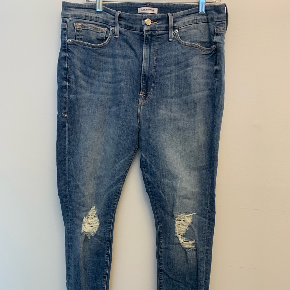 Good American ‘Good Waist’ Distressed Skinny Jean with Raw Hem 16
